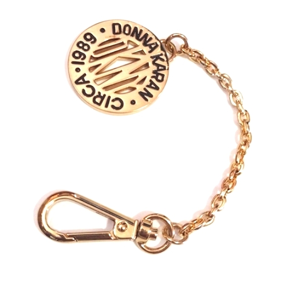 DKNY DONNA KARAN WITH CIRCA 1989 GOLD-TONE 7" KEYCHAIN - Picture 6 of 9